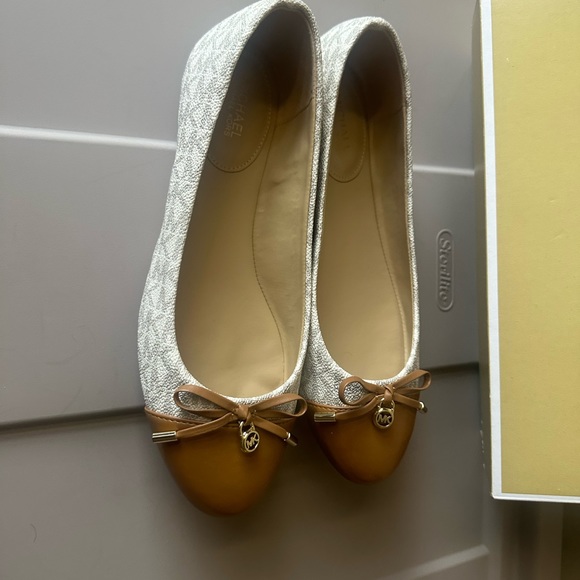 Brand new Michael Kor shoes - Picture 1 of 8